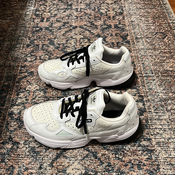 Size 8 adidas falcons rhinestones - Picture 4 of 4